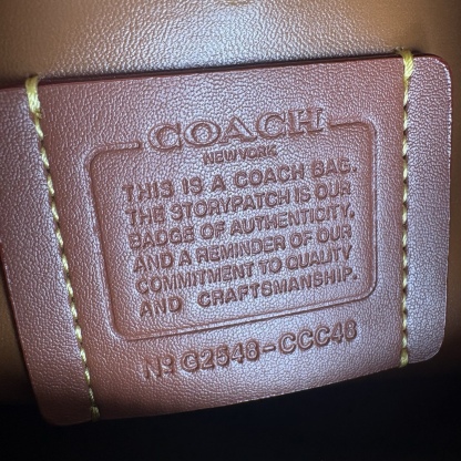 
新款hobo腋下包：CCC45荔枝紋黑色 灰色 酒紅
          CCC48鹿皮棕色 CCC48鹿皮墨綠
作為腋下包超級鬆弛下垂的風格，秋冬單品 容量超大還帶了一個磁扣的暗袋，出行遊玩或通勤都特別實用的一款。

尺寸：10*18*29。