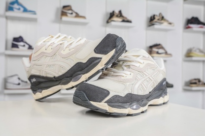 Asics Gel-NYC 亞瑟士運動休閒透氣專業跑鞋 
貨號: 1203A383 111
尺碼：36 37 37.5 38 39.5 40 40.5 41.5 42 42.5 43.5 44 45