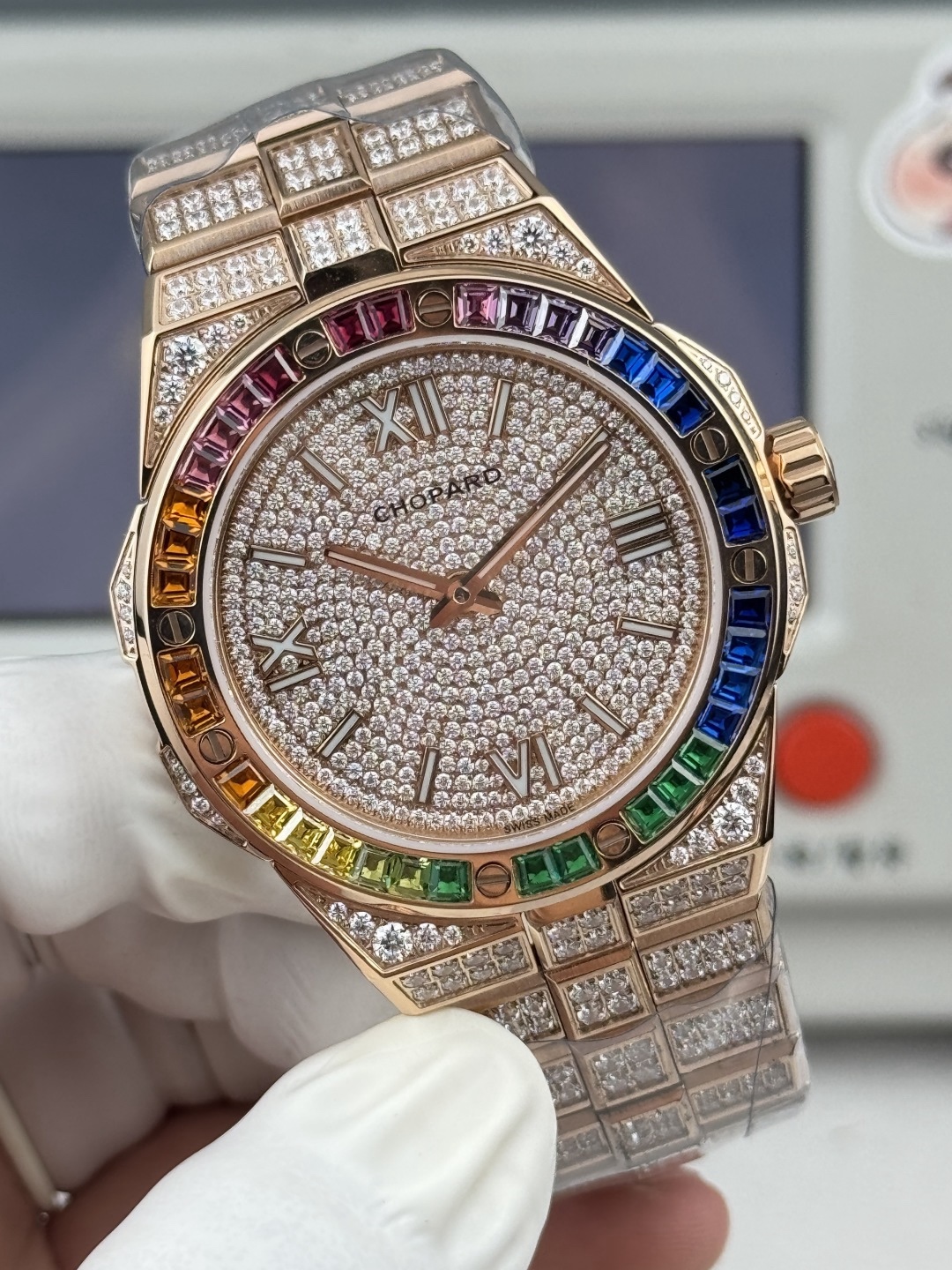 luFactory 獨家力作👍
蕭邦AlpineEagle雪山傲翼系列
🌈彩T鑽🌟變色龍🦎滿天星✨限量款及隱藏款首推
如炬目光，比擬暗夜星芒⛰️於山川湖海間🌊洞見紳士願景與磅礡未來👔
尺寸：原裝一致41mmX9.7mm
機芯：9015改Chopard 01.01-c
錶鏈：獨家原版開模金磚型鏈節一體式錶鏈
岩石紋錶盤，鍍銠羅馬數字，時針及分針時標均覆以Super-LumiNova® X1級螢光塗層
致獻當代“雄鷹”，志存高遠之人在日常生活中超邁群倫，其視野啓迪人心、昇華情志。憑借遠見和