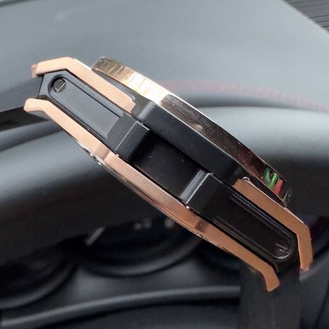 恆寶 Hublot精品男士腕表，勁爆鏤空設計，技藝精湛，獨具匠心，尊貴大氣，紳士風範。採用全自動機械機芯，頂級316精鋼表殼，天然橡膠錶帶，礦物質超強鏡面，尺寸43*13