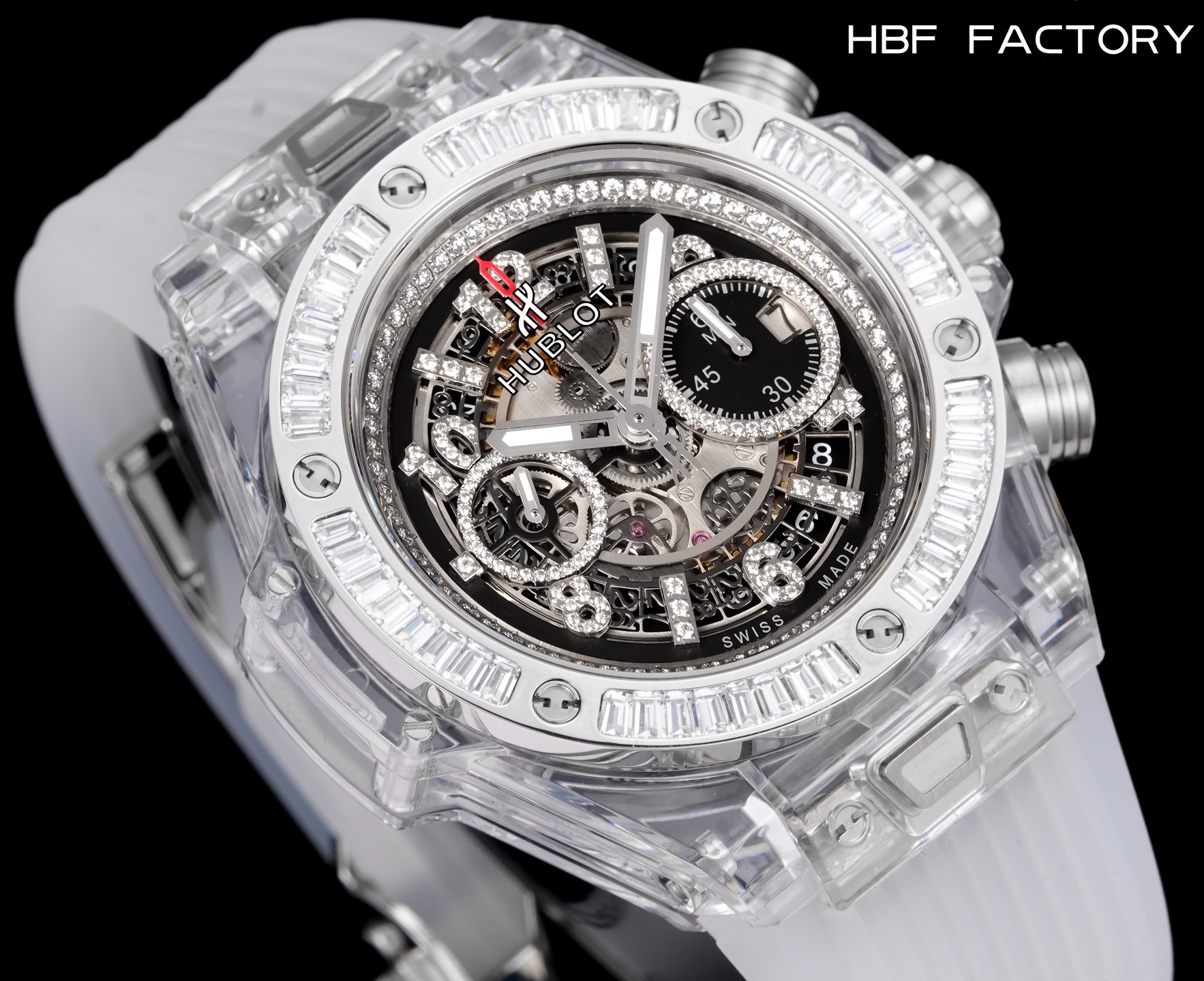 

 
HBF  FACTORY 恒宝HUBLOT 宇舶表年度最佳复刻作品——宇舶BIG BANG系列411.JX.4802.RT“全透明腕表”
【精彩细节】1.还原正品表盘后龙飞凤舞的镂空布局，2.采用与原装同样的丙烯酸有机玻璃极致克隆——完成不可能完成的任务。该材质不仅硬度高，且具有抗鑫腐蚀，耐磨损等卓越物理特性。
【机芯功能】腕表直径45mm。采用增强版计时7750机芯改原装HUB.1242型芯，实现所有功能吻合正装。
【精益求精】全力以赴，层层把关，在保证完美“透视感官”的同时，竭心尽力还原正品