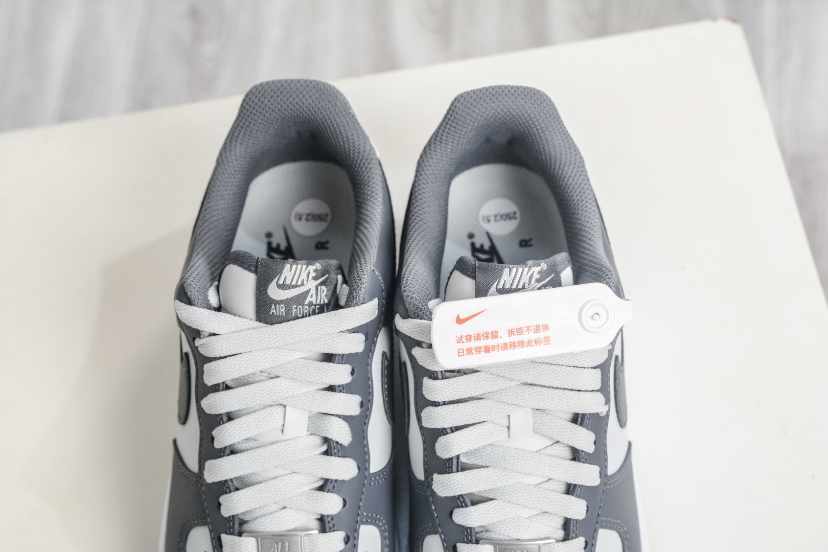 NK Air Force 1 '07 Low 深灰白 
貨號：FJ4146 004
Size：36 36.5 37.5 38 38.5 39 40 40.5 41 42 42.5 43 44 44.5 45