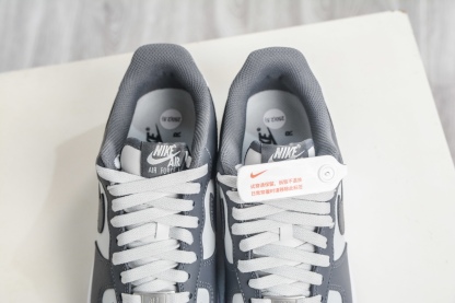 NK Air Force 1 '07 Low 深灰白 
貨號：FJ4146 004
Size：36 36.5 37.5 38 38.5 39 40 40.5 41 42 42.5 43 44 44.5 45