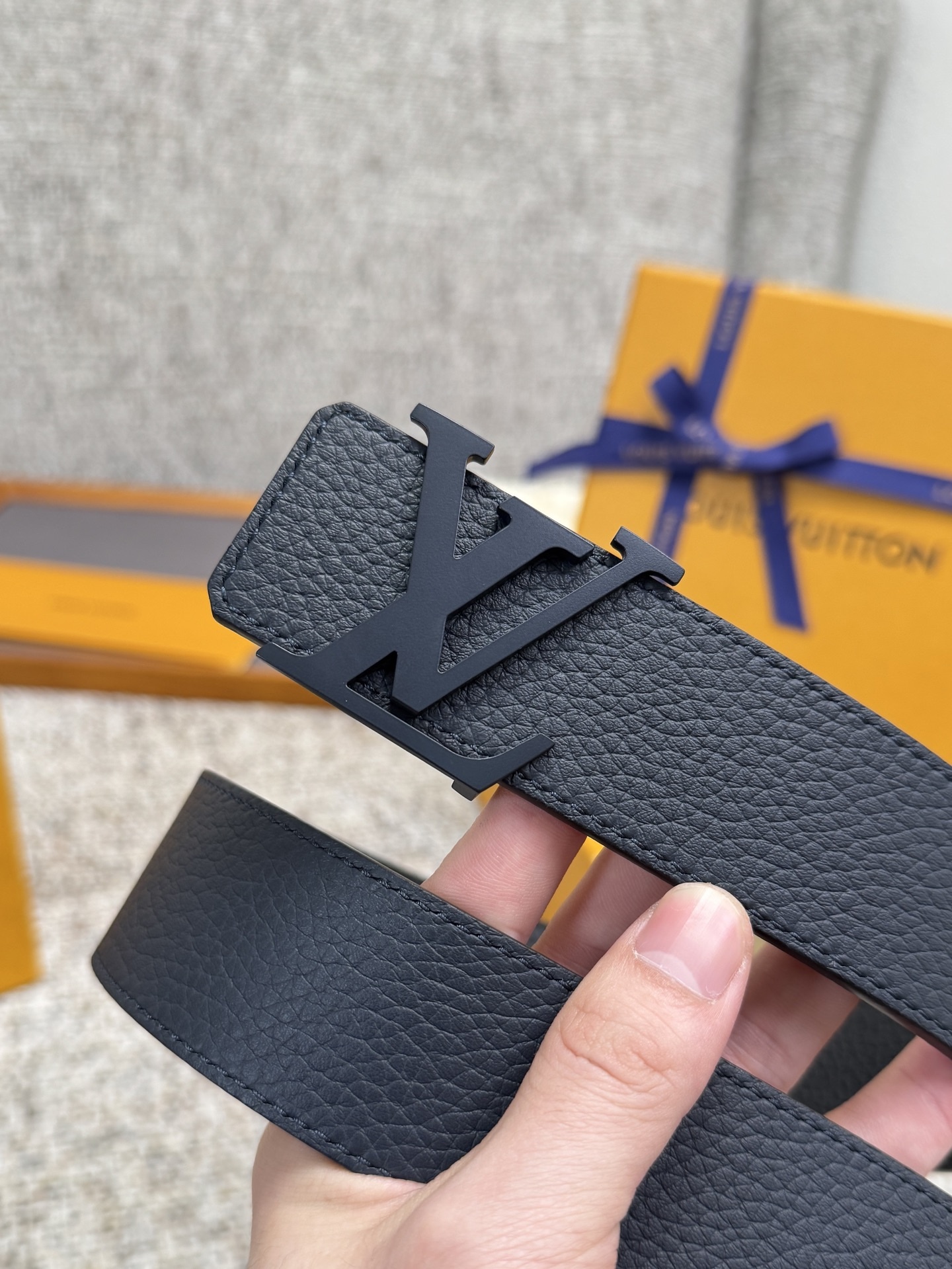 
Louis Vuitton LV腰带 荔枝纹皮底系列 原厂五金 精致手工绘边 柔软舒适 宽4.0