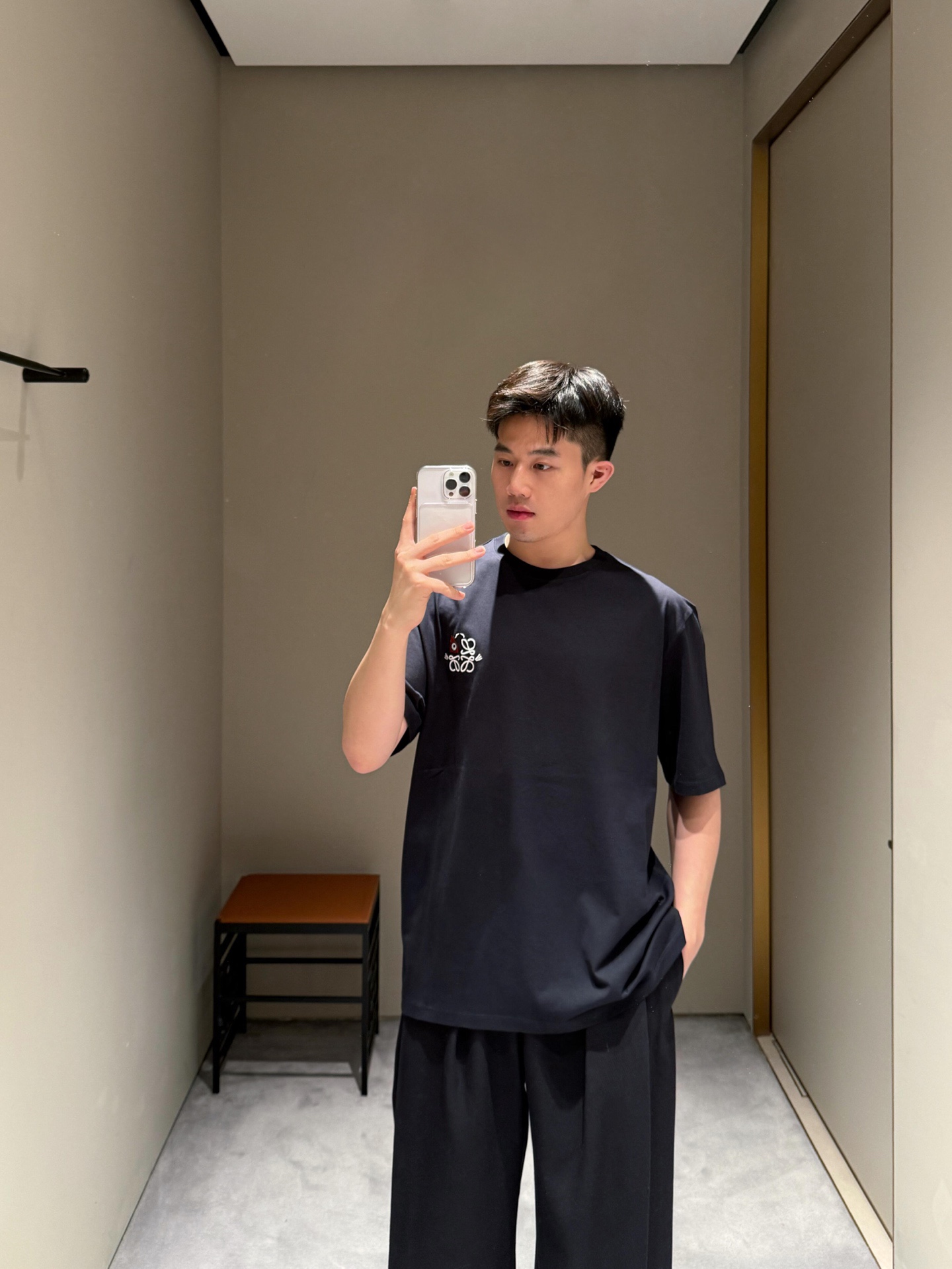 🔝LOEWE X LOUIS WAIN 幾何刺繡短袖T恤
定制緞光精密超柔錦棉，採用進口機刺繡工藝，精度高，線條流暢而細膩，面料都經過澆洗，手感質感更佳，不易變形，不易縮水，不易褪色，寬松版型
B Size： S-XL