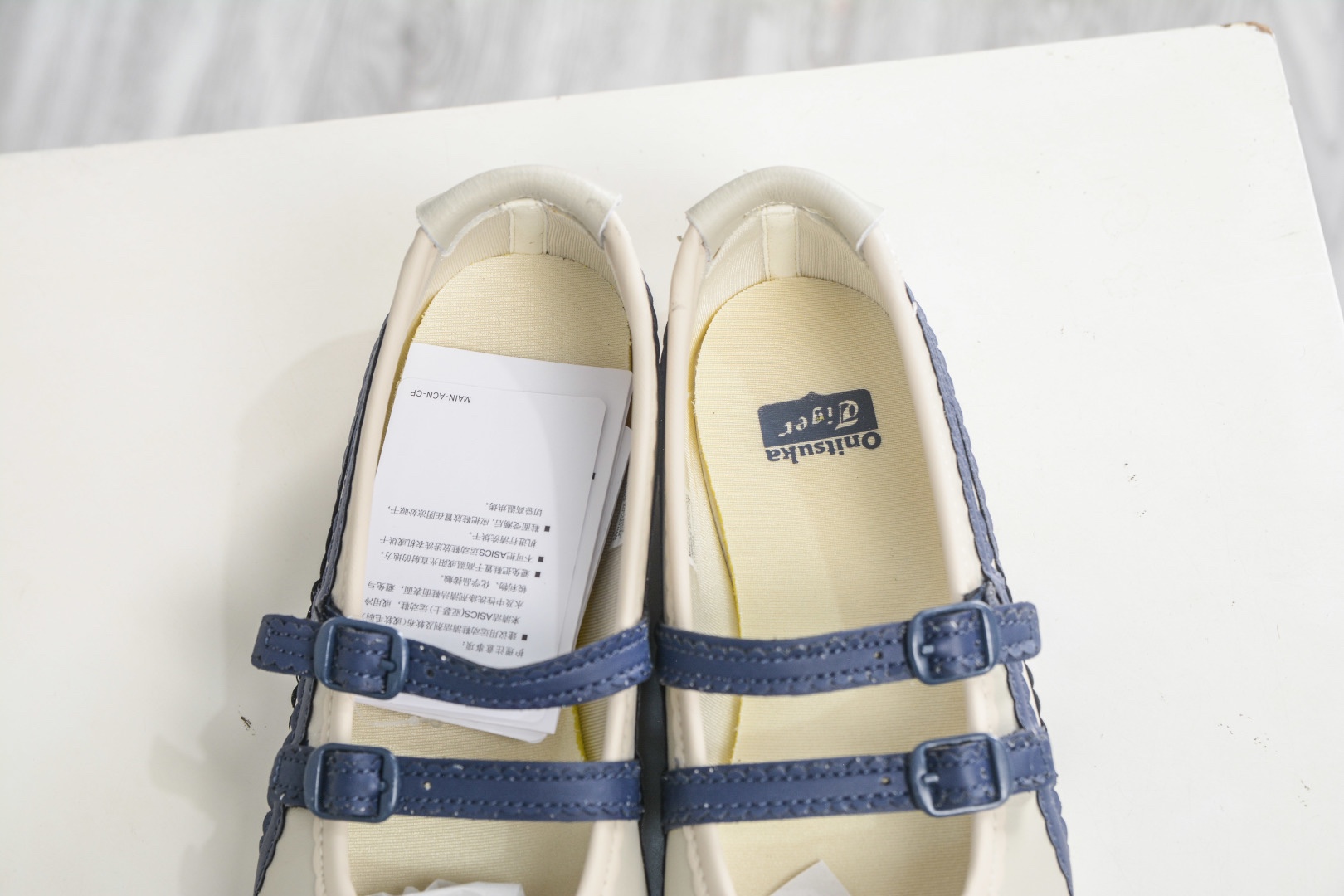 𝐏𝐚𝐭𝐨𝐮 𝐱  Tiger 玛丽珍 任敏同款 舒适轻盈平跟鬼冢虎 玛丽珍鞋 夏季必备 3mm薄底的贴地感 
货号: 1182A678 200
𝐬𝐢𝐳𝐞：36 37 37.5 38 39 39.5 40 40.5 41.5