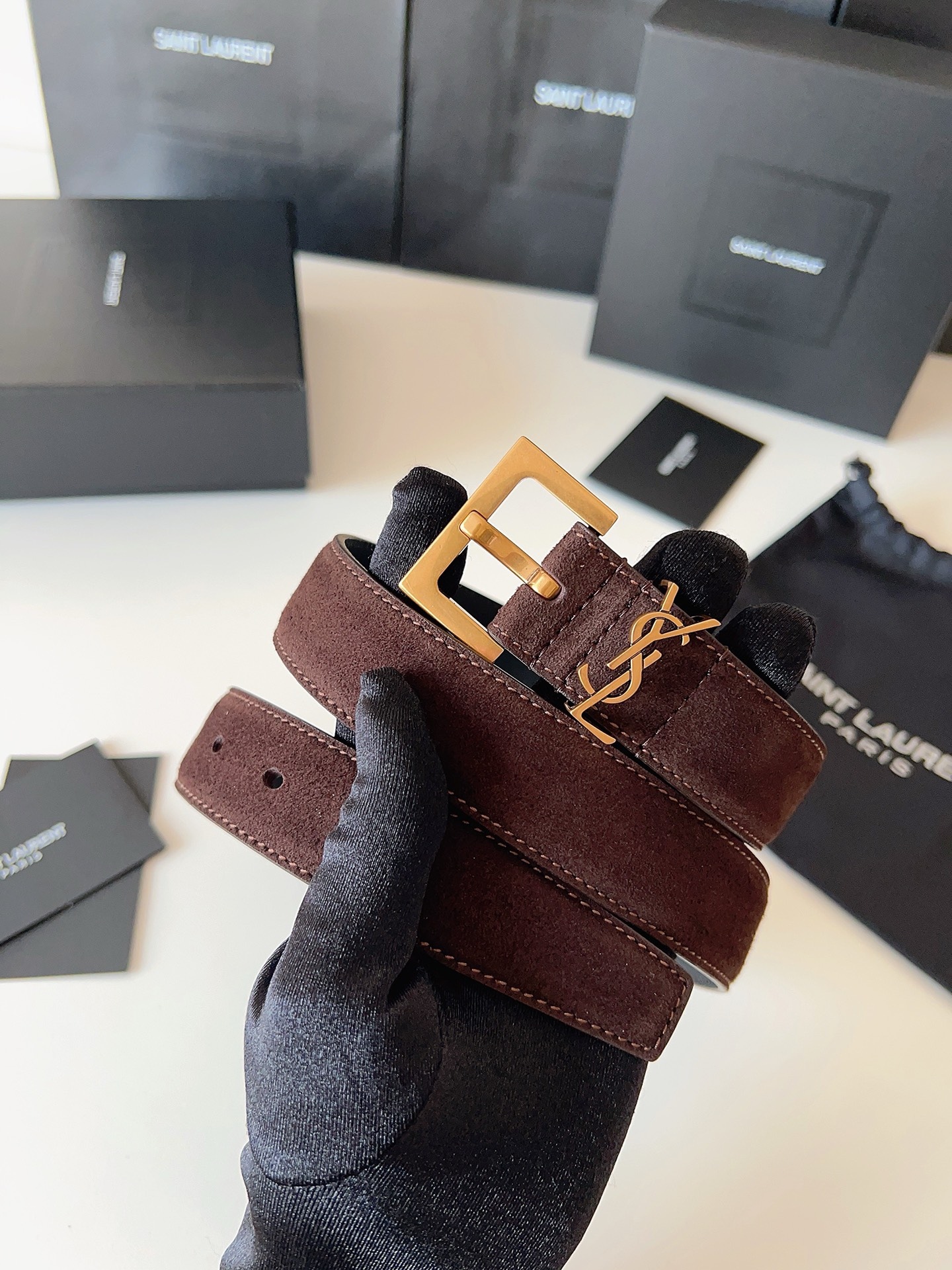 
ysl聖羅蘭2026女士新款腰帶，冬季爆款絨面原版皮，方形搭扣配以ysl標識腰帶環，女士冬季必備款，寬度3.0cm