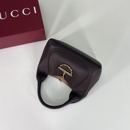 💫💫❤️❤️Gucci Softbit系列小號肩背包，匠心融蘊半馬銜扣造型品牌經典馬術風格配件。提手高15釐米，磁扣開合，款號837467咖啡棕皮，尺寸27.5X21X16