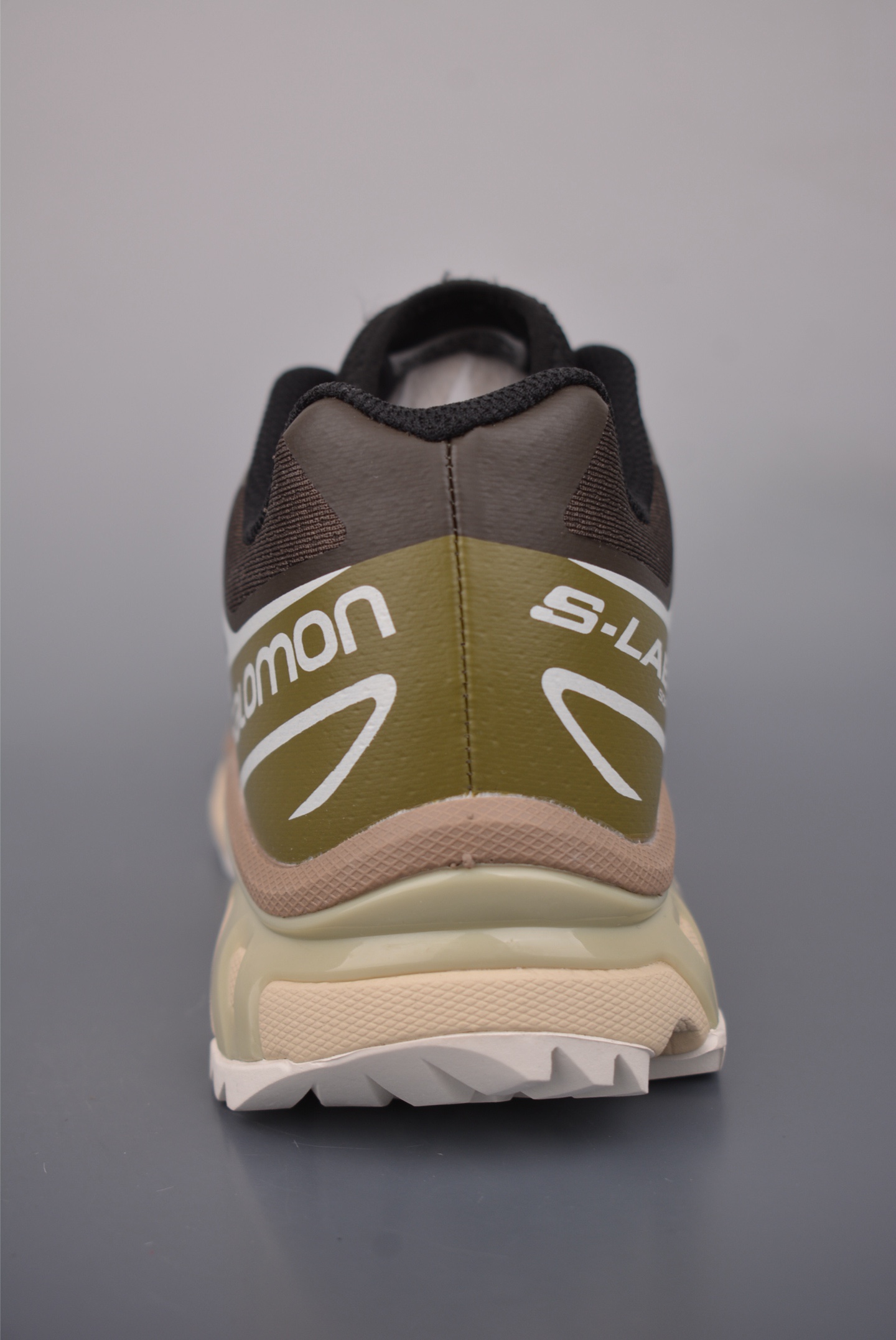 薩洛蒙 Salomon XT-6 
薩洛蒙復古潮流戶外機能登山跑鞋
官方貨號: 473058 
尺碼：37.5 38 38.5 39 40 40.5 41 42 42.5 43 44 44.5 45
