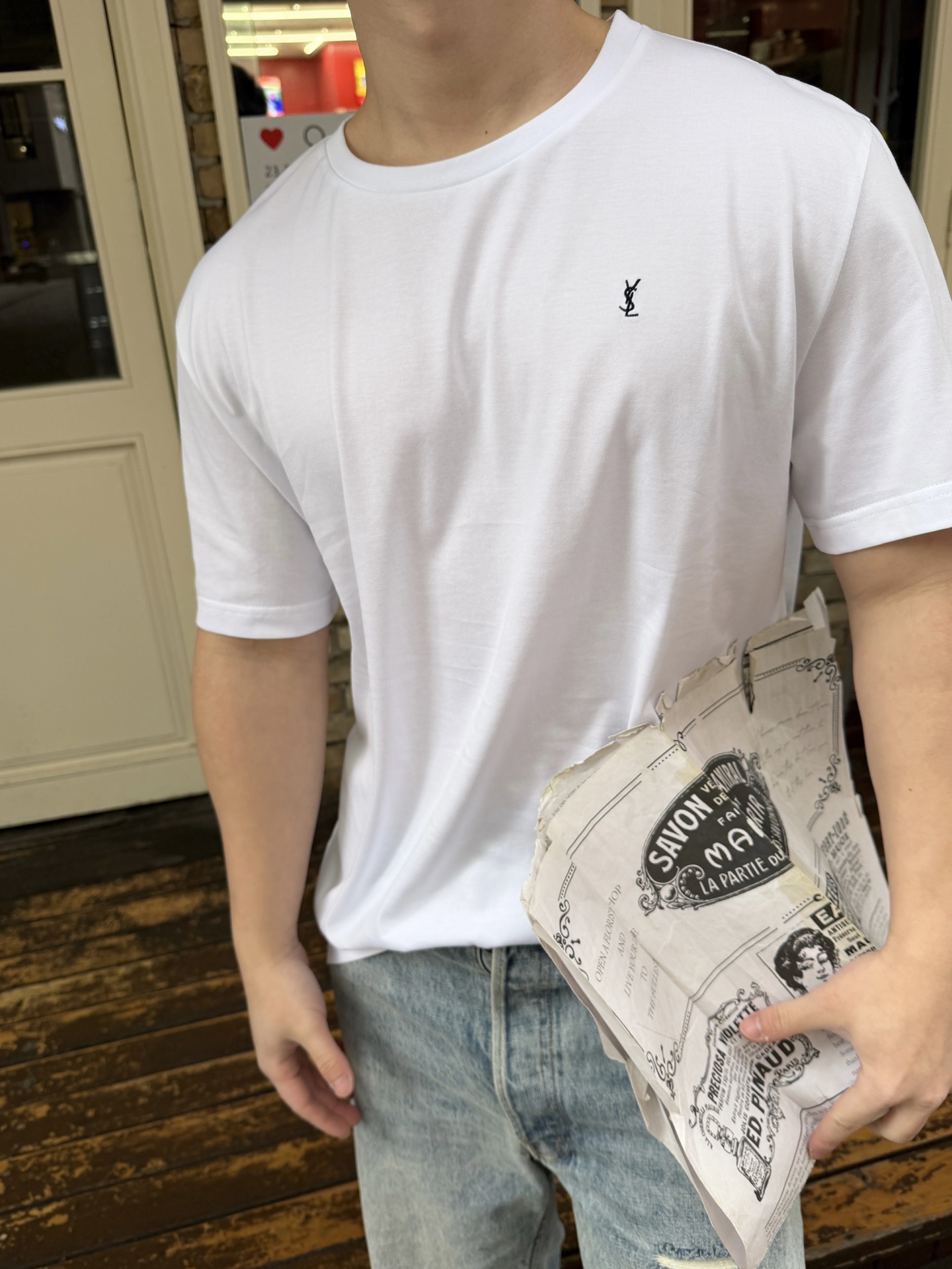 🔝SAINT LAURENT聖羅蘭SLP 小標純色徽標短袖T恤
正品購入開發，50支雙股精品賽爾棉170克，1*1拉架羅紋280克，進口刺繡，面料酵洗，定制1：1商標，寬松版型
B Size：S-XL