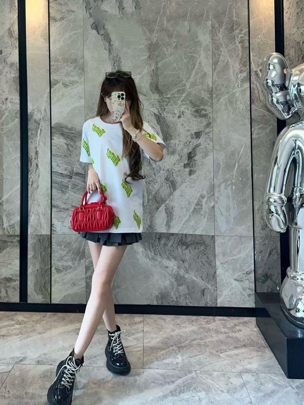 Gucci/古馳 25ss 綠色發泡印花短袖
GUCCI新款T恤採用重磅白色針織棉製成，通體檸檬綠Gucci刺繡倍添清新氣息。
A Size:S-XL