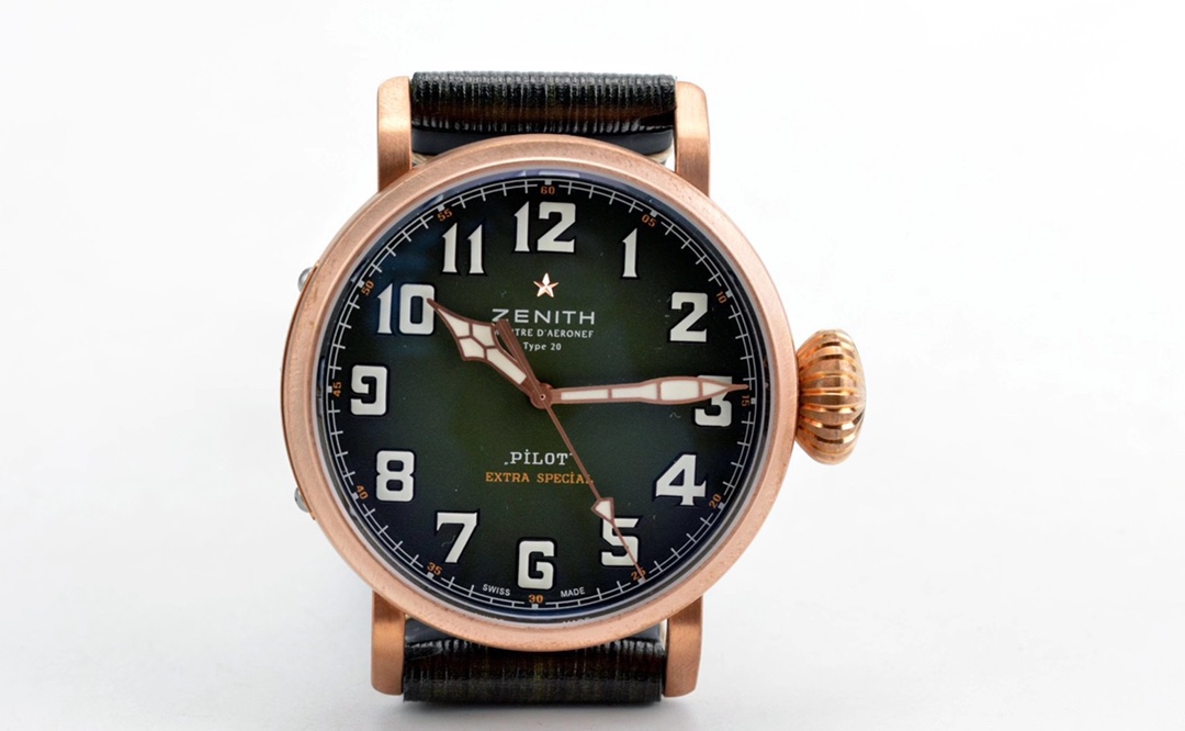 XF 真力時新品爆款：
卡其綠“青銅大飛”
1，全新殼套，升級進口材料，不，並且用特殊工藝處理不會再出現髒斑比復古感十足。
2，全新貼近軍事風格的粒面“卡其綠”錶盤。
3，具有真力時標誌性設計的“洋蔥大把頭”
青銅材質，歲月變遷，賦予你獨特的個性。