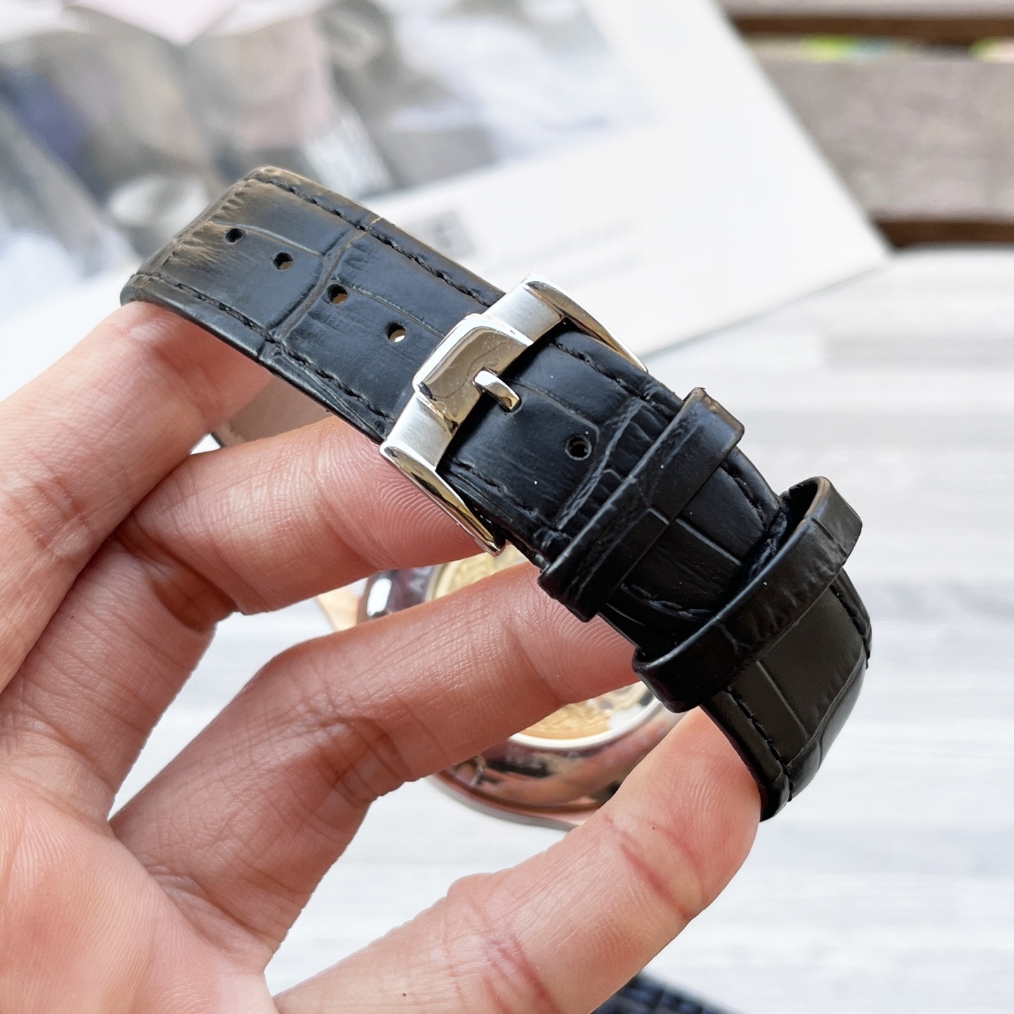 
複雜時計 奢華大氣🔥
經典新品 震撼上市🎈
【最新】：卡地亞大飛輪設計
【類型】：精品男士腕表
【錶帶】：真牛皮錶帶
【機芯】：高端全自動機械機芯
【鏡面】：礦物質強化玻璃（更高清）
品味高雅 浩瀚大氣 匠心獨運 腕間瑰寶
尺寸：直徑42mm厚12.5mm熱賣上市！歡迎轉載！