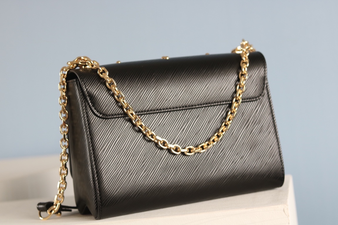 原版品質50306/50280/50282 原版中號[玫瑰]貨比三家，請認准內碼：0088[太陽][太陽]LV最新最火款Twist Denim出貨了💃此款Twist中號手袋飾有由刻有圖案的花形金色與銀色鉚釘組成的旭日花紋，與巴黎芳登廣場路易威登旗艦店前的巨型太陽雕像遙相呼應。由Epi皮革裁制而成，打造優雅晚裝造型的珍貴之選。 外型小巧，別緻的弧形底座增加了手袋容量[強]可調節鏈條適合斜跨或優雅的肩背[強]中號尺寸:23*18*8cm