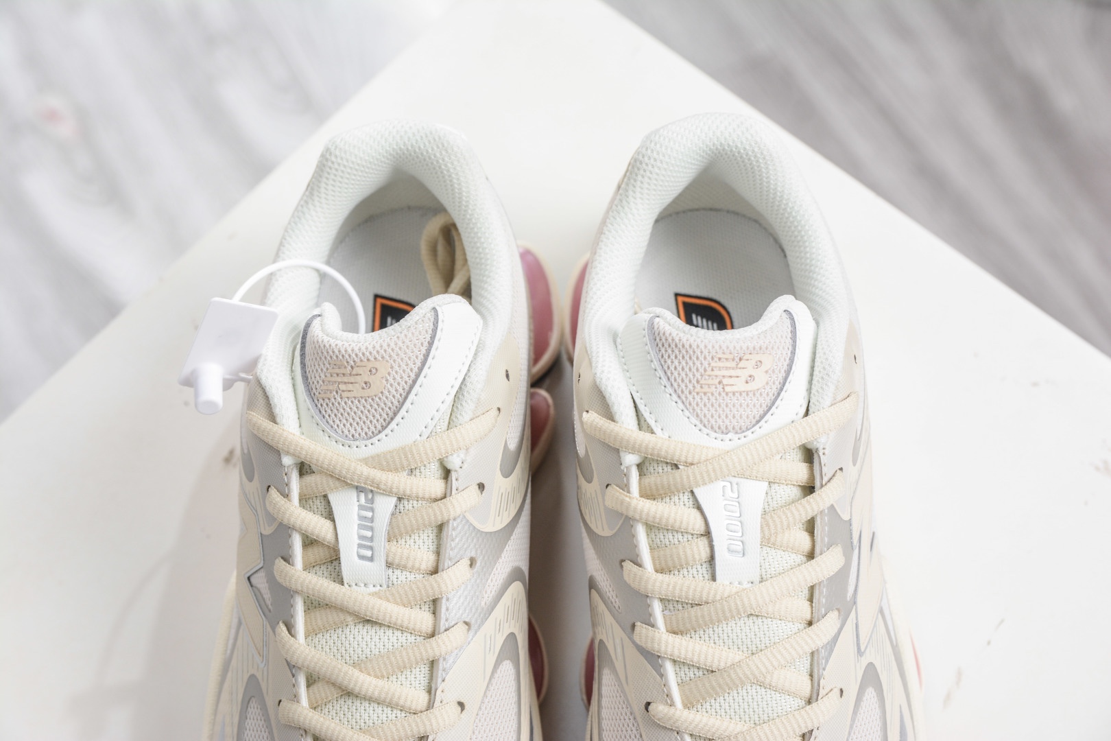 New Balance NB2000 舒適百搭防滑耐磨低幫 休閒跑步鞋 New Balance 
貨號：U20008XQ
Size：36-46.5