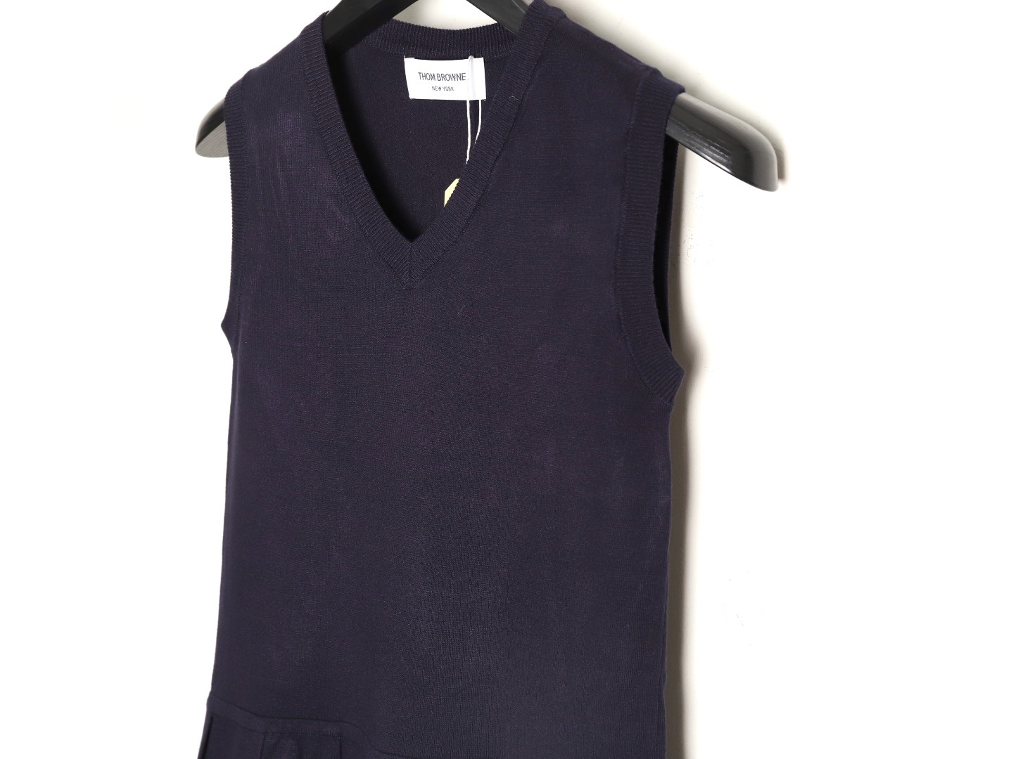 🔝THOM BROWNE TB 彩條V領羊毛針織連衣裙
原版定制面料 輔料 
尺碼：1 2 3