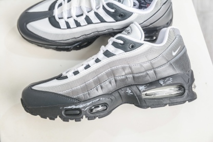 Yu-Gi-Oh! x NK Air Muscle 95時尚舒適減震耐磨低幫休閒跑步鞋 遊戲王聯名灰色
貨號：II7404 100 
 SIZE：40 40.5 41 42 42.5 43 44 44.5 45 45.5 46 47.5 48.5