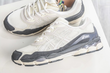 Asics Gel-NYC 亞瑟士運動休閒透氣專業跑鞋 
貨號: 1203A383 111
尺碼：36 37 37.5 38 39.5 40 40.5 41.5 42 42.5 43.5 44 45