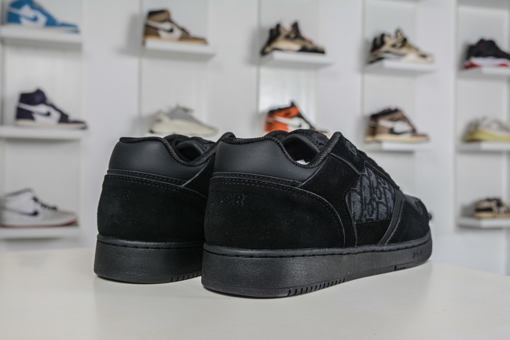 迪奧/Dior B27 Oblique Galaxy Low Top Sneakers B27系列低幫復古真皮百搭運動休閒板鞋 
貨號：3SN272ZIR16536
尺碼：38 39 40 41 42 43 44 45 46