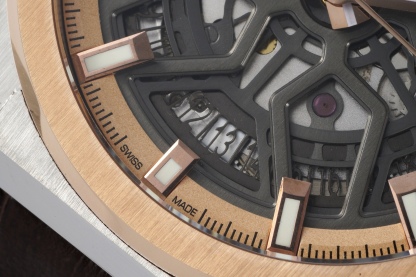 LF真力時DEFY系列全新升級版，殼身 頭粒 機芯 表扣等均做了升級調整。一款根據路虎標誌性花輪轂設計而成的高顏值鏤空腕表。

原裝開模鑄造，極致還原表殼的每一處細節打磨倒角，盡顯原裝菱角分明、堅毅果敢的陽剛氣質。完美的41mm表經，適配大眾男性手寸，正裝休閒兩不誤。根據汽車輪轂設計而成的五角星錶盤，未來概念感十足。同步官網新款五角星折疊扣，搭載定製版Cal.670sk全自動機械機芯，鏤空日曆的大小與位置、機芯夾板、齒輪、五角星陀皆按原版機芯數據拆解鍛造而成。

LF臻品 陳奕迅Eason同款，時尚前衛、