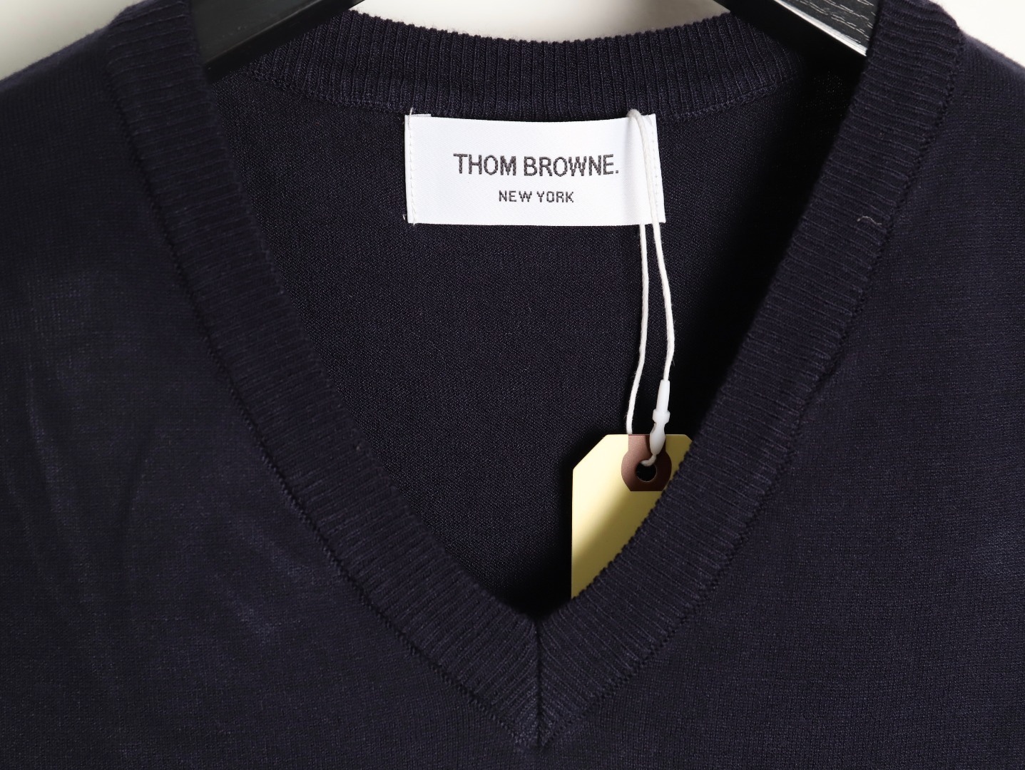 🔝THOM BROWNE TB 彩條V領羊毛針織連衣裙
原版定制面料 輔料 
尺碼：1 2 3