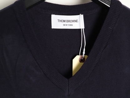 🔝THOM BROWNE TB 彩條V領羊毛針織連衣裙
原版定制面料 輔料 
尺碼：1 2 3