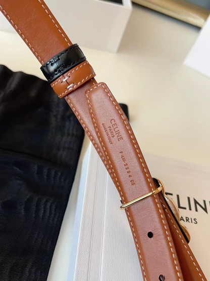 CÉLINE  凱旋門家新款ALIX 中號25毫米雙面腰帶
這款採用牛皮革，滴膠飾面，可拆卸橢圓形搭扣，雙面腰帶，TRIOMPHE雙面飾釘.
寬度：2.5cm