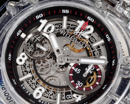HBF  FACTORY 恆寶HUBLOT 宇舶表年度最佳復刻作品——宇舶BIG BANG系列411.JX.4802.RT“全透明腕表”
【精彩細節】1.還原正品錶盤後龍飛鳳舞的鏤空佈局，2.採用與原裝同樣的丙烯酸有機玻璃極致克隆——完成不可能完成的任務。該材質不僅硬度高，且具有抗鑫腐蝕，耐磨損等卓越物理特性。
【機芯功能】腕表直徑45mm。採用增強版計時7750機芯改原裝HUB.1242型芯，實現所有功能吻合正裝。
【精益求精】全力以赴，層層把關，在保證完美“透視感官”的同時，竭心盡力還原正品