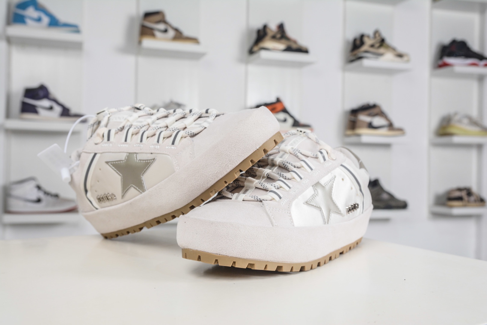 Golden Goose Super-Star 厚底抽繩休閒時尚復古做舊星星板鞋 
Size：35 36 37 38 39 40