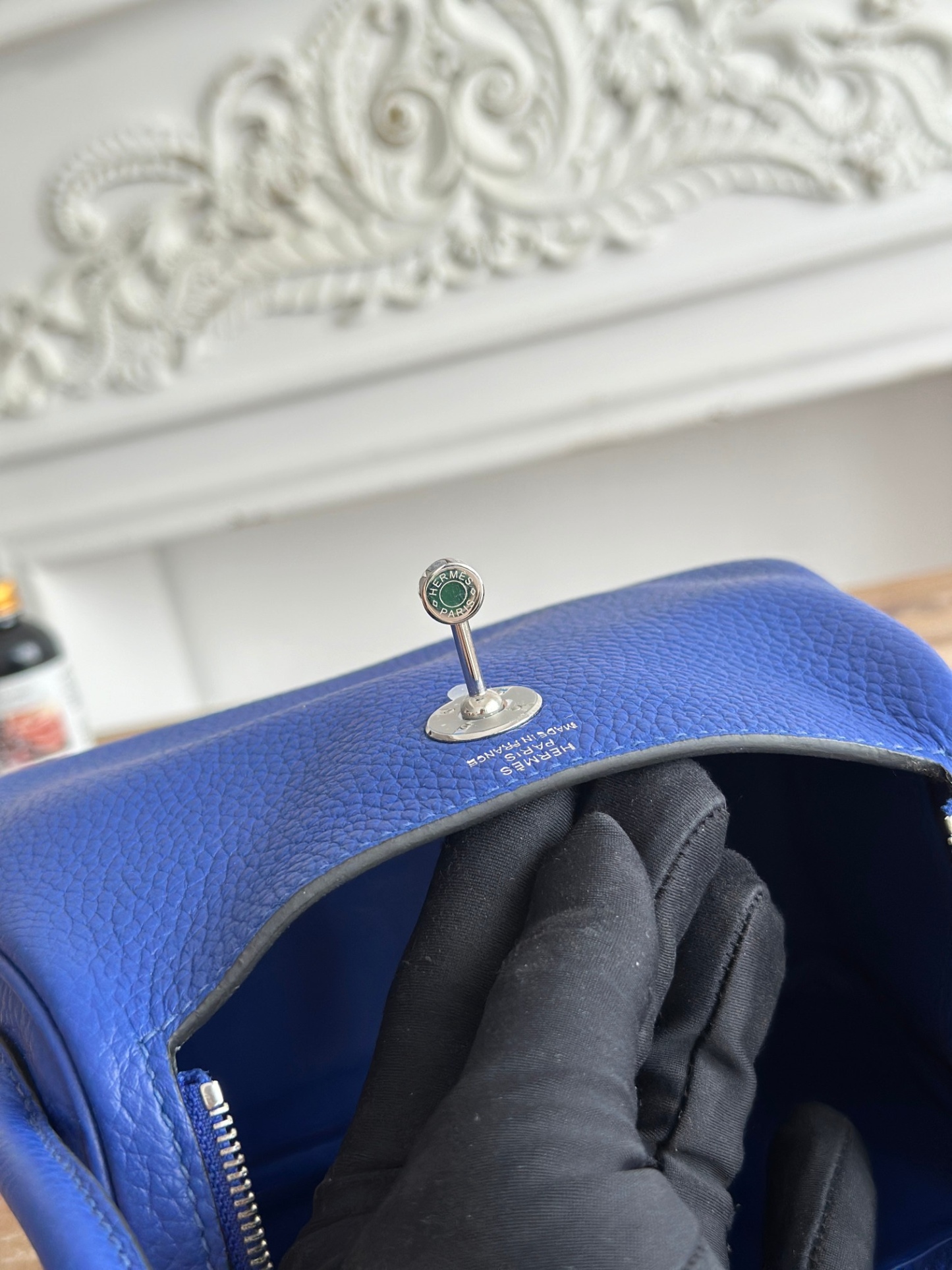 琳迪lindy 19cm	
Tc皮 蜜蠟線半手工縫製
lindy19保留了琳迪包所有細節的完整設計，側口袋、拉鍊等全部都是經典的設計√
這只小可愛暴擊了多少人的少女心