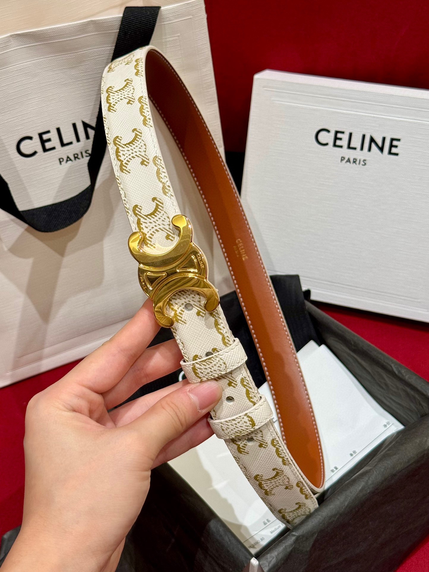 賽琳新款女士凱旋門腰帶
TRIOMPHE 雙面頂級小牛皮腰帶
百搭時尚潮流，寬度2.5cm