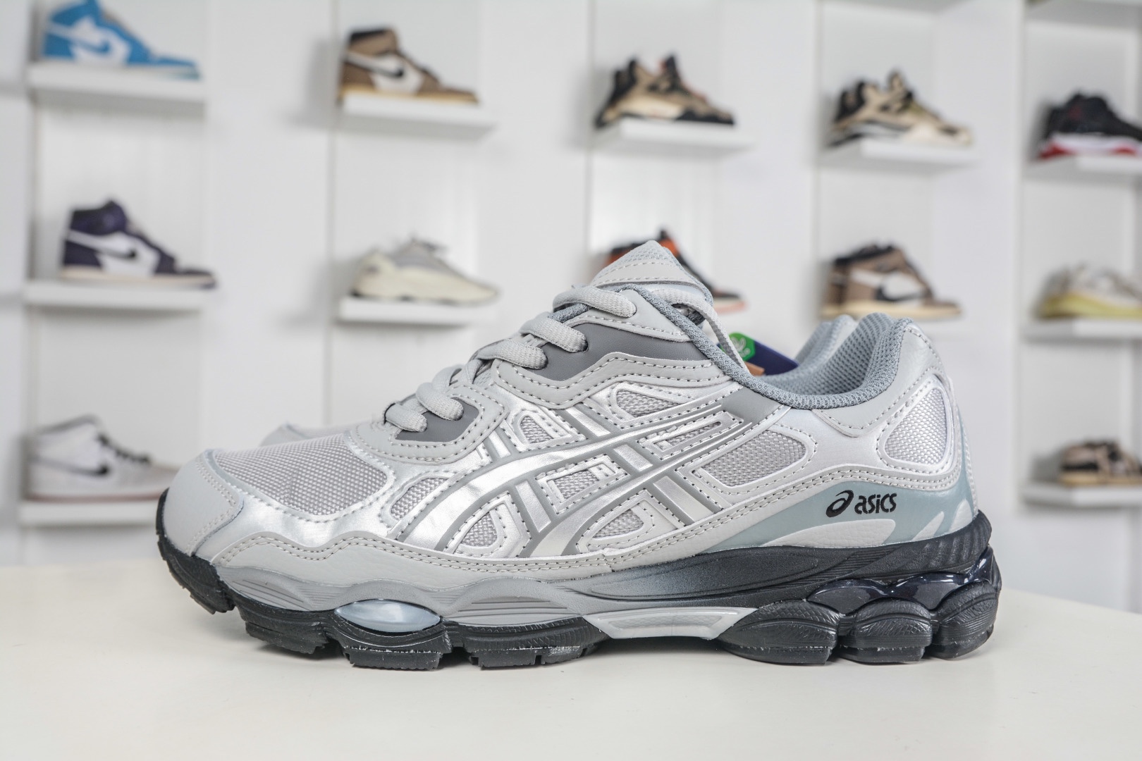 Asics Gel-NYC 亞瑟士運動休閒透氣專業跑鞋 
貨號: 1203A280 020
尺碼：36 37 37.5 38 39.5 40 40.5 41.5 42 42.5 43.5 44 45