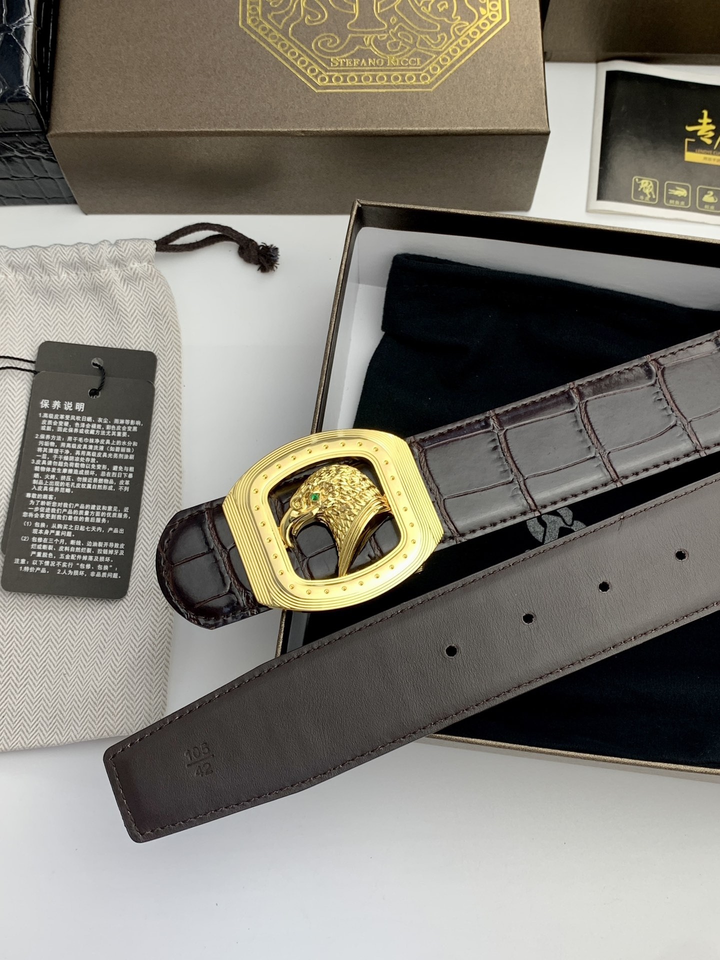 【史蒂芬】原版鰐魚紋牛皮腰帶，搭配新款不鏽鋼鷹頭扣，寬度3.8cm，雙面可用，長度不可調節，尺碼（85-110）具有獨特吸引力！