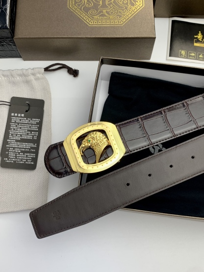 【史蒂芬】原版鰐魚紋牛皮腰帶，搭配新款不鏽鋼鷹頭扣，寬度3.8cm，雙面可用，長度不可調節，尺碼（85-110）具有獨特吸引力！