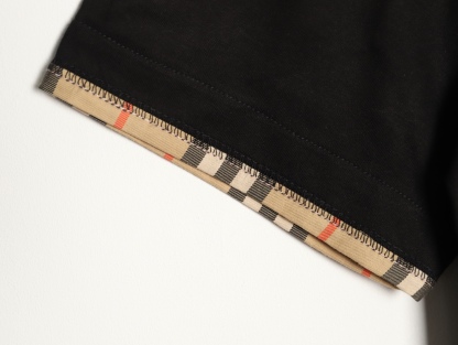 🔝BURBERRY巴寶莉BBR 格紋拼袖短袖T恤
正品購入，50支雙股100%精梳棉170克，2*2精品羅紋210克，面料拼接，面料酵洗，定制1：1商標，合身版型
B Size：S-XL