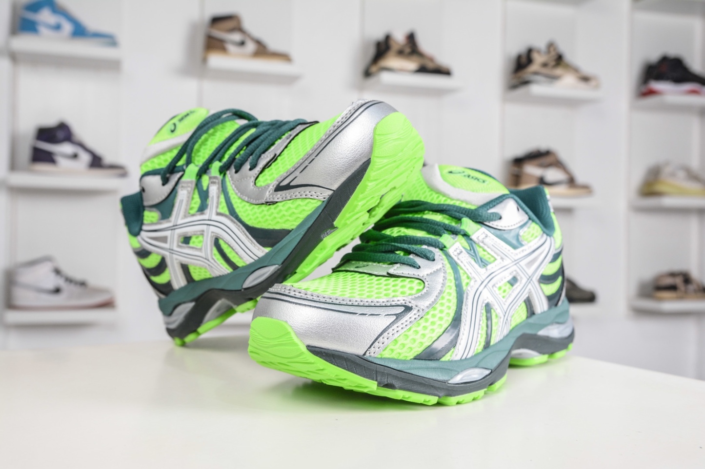 Asics Gel-Sekiran 亞瑟士 時尚舒適復古休閒運動跑步鞋
貨號：1203A954 300
尺碼:36 37 37.5 38 39 39.5 40.5 41 42 42.5 43.5 44 45
