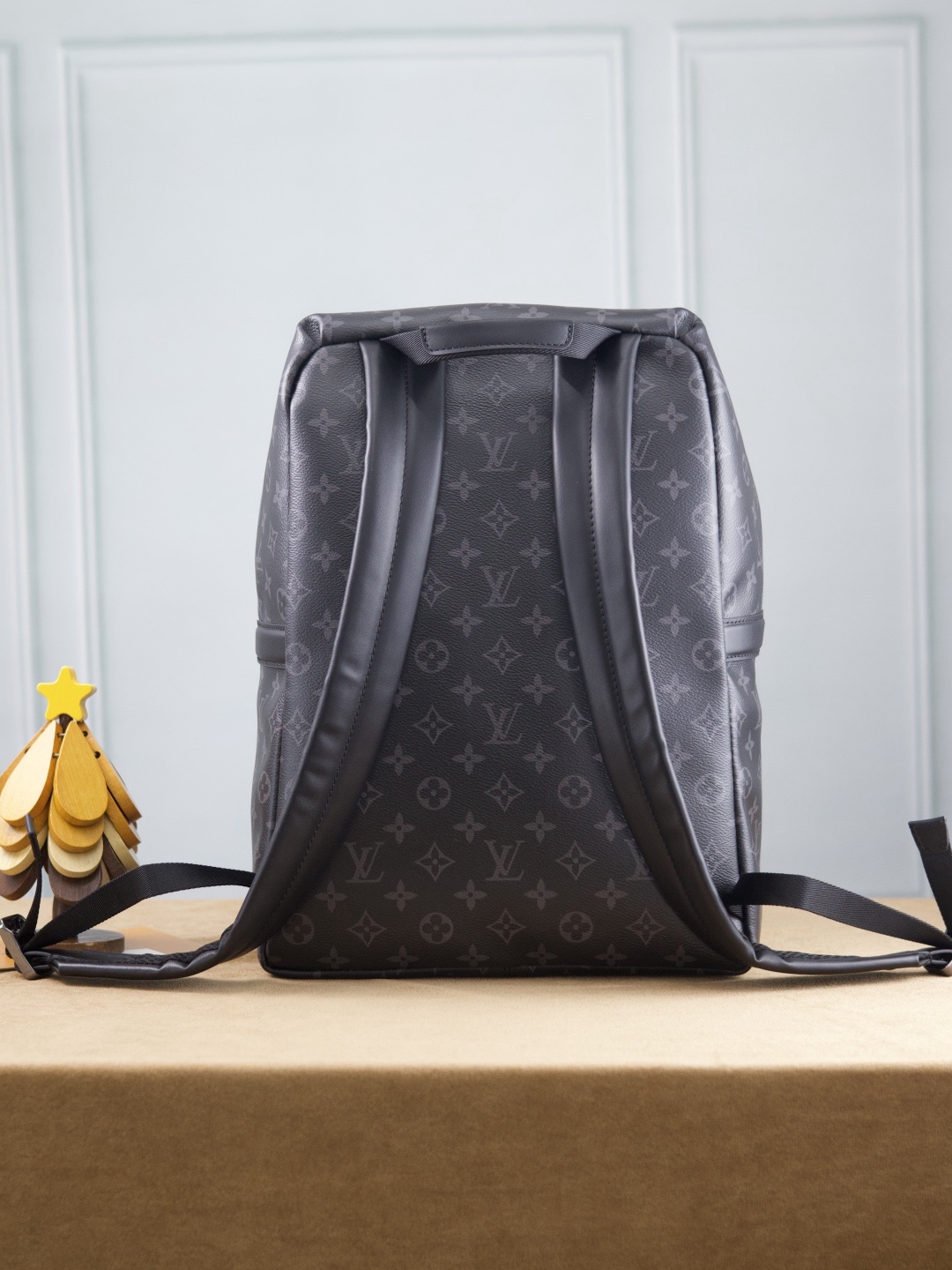 【 原單  163C01芯片版】
DISCOVERY 雙肩包
型號：M43186
材料：進口原廠面料 原廠皮
尺寸：30x40x20cm