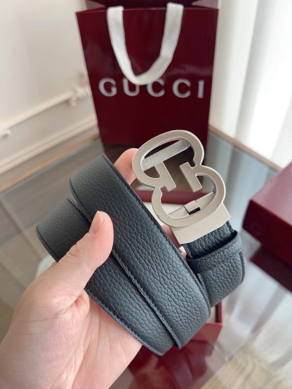 Gucci 古馳 自動平滑扣腰帶 精鋼打造五金 寬度35MM寬 雙面頭層牛皮 自由裁剪設計。