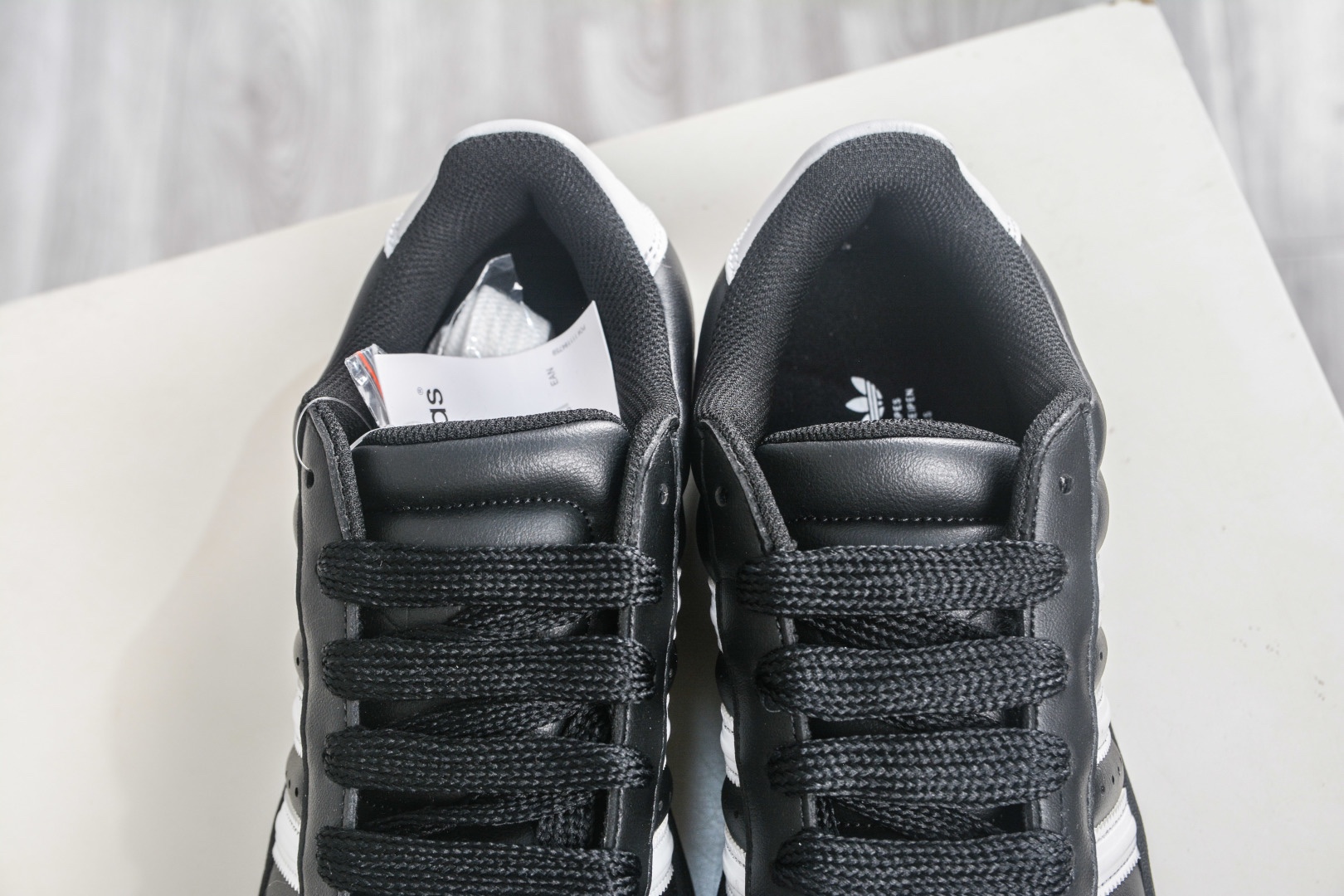 Adidas Superstar 2 ST 麵包鞋 3.0貝殼頭低幫休閒板鞋 
貨號: JR7444
尺碼：35 36 36 36.5 37 38 38.5 39 40 40.5 41 42 42.5 43 44 44.5 45