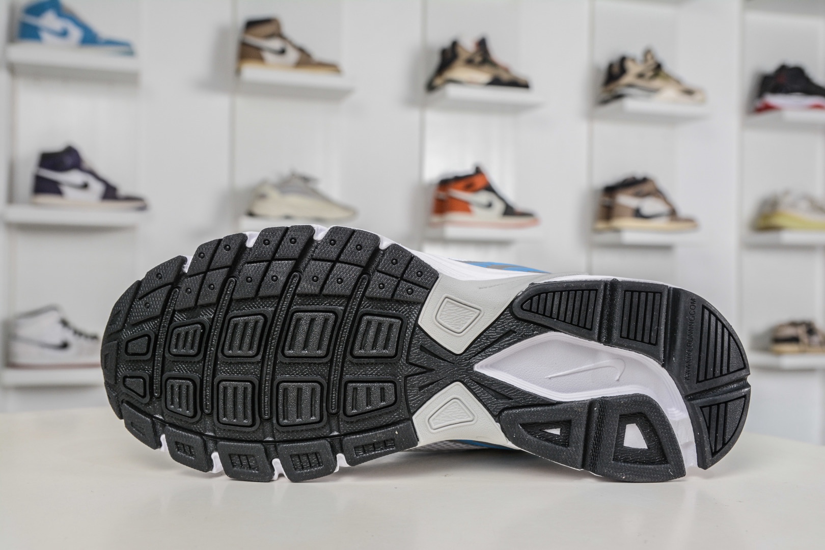 NK Air Zoom Vomero 20 經典復古潮流運動跑鞋 
貨號：HM9149 101
SIZE：36 36.5 37.5 38 38.5 39 40 40.5 41 42 42.5 43 44 45