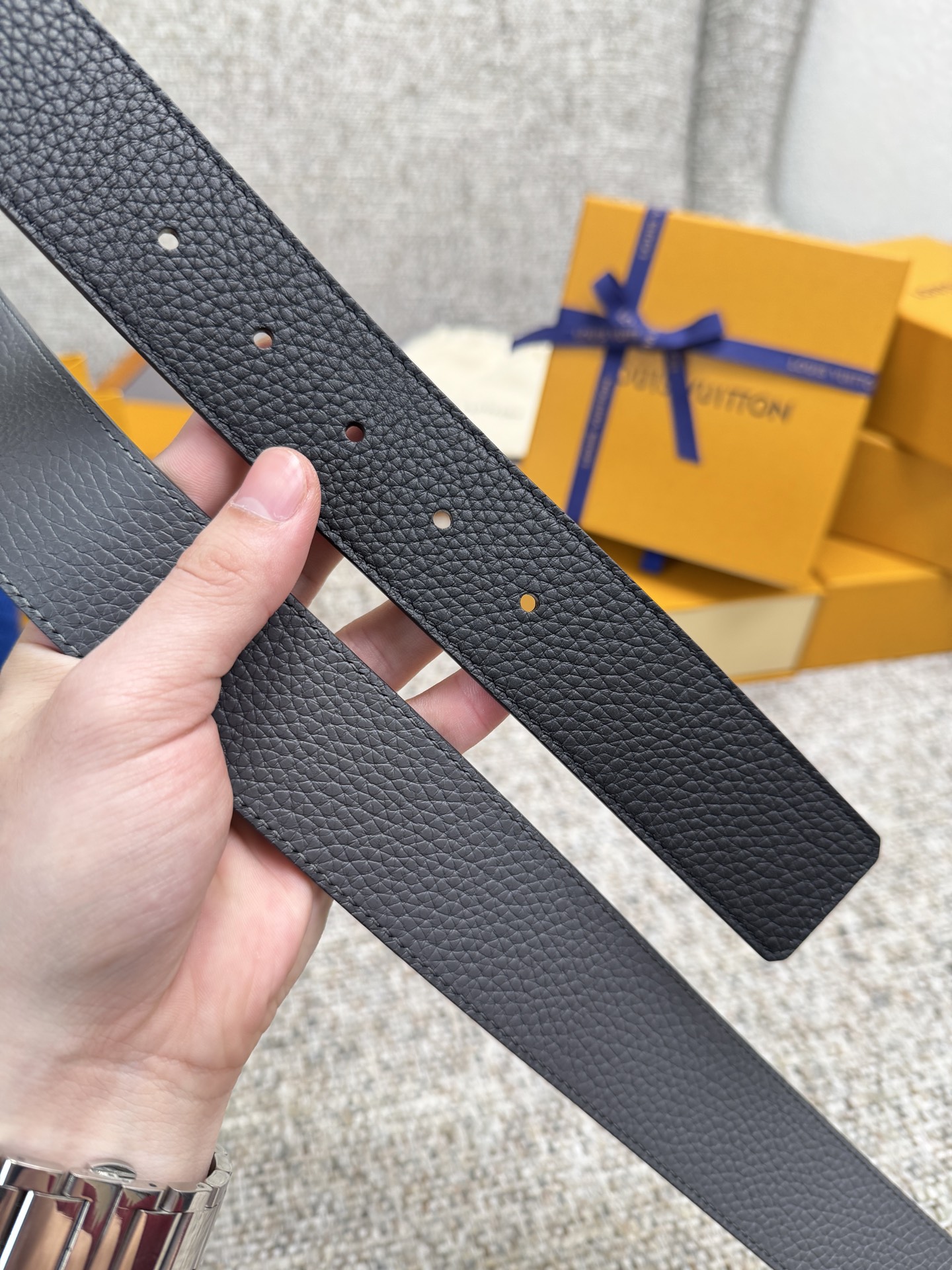 
Louis Vuitton LV腰带 荔枝纹皮底系列 原厂五金 精致手工绘边 柔软舒适 宽4.0