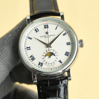 
江詩丹頓【VACHERON CONSTANTIN】傳襲系列男士腕表！全新複雜日月星辰多功能腕表，超強夜光。搭載原裝進口2824-2自動上鏈機械機芯，匯集月份顯示，日月相顯示等功能於一身，堪稱完美，秉承瑞士制表工藝，全鋼鍍納米鉑金表技術，PVD爐內電鍍工藝，法國藍寶石防刮鏡面，進口意大利小牛皮搭配原裝扣，打造出頂級完美產品，尺寸:40*10mm