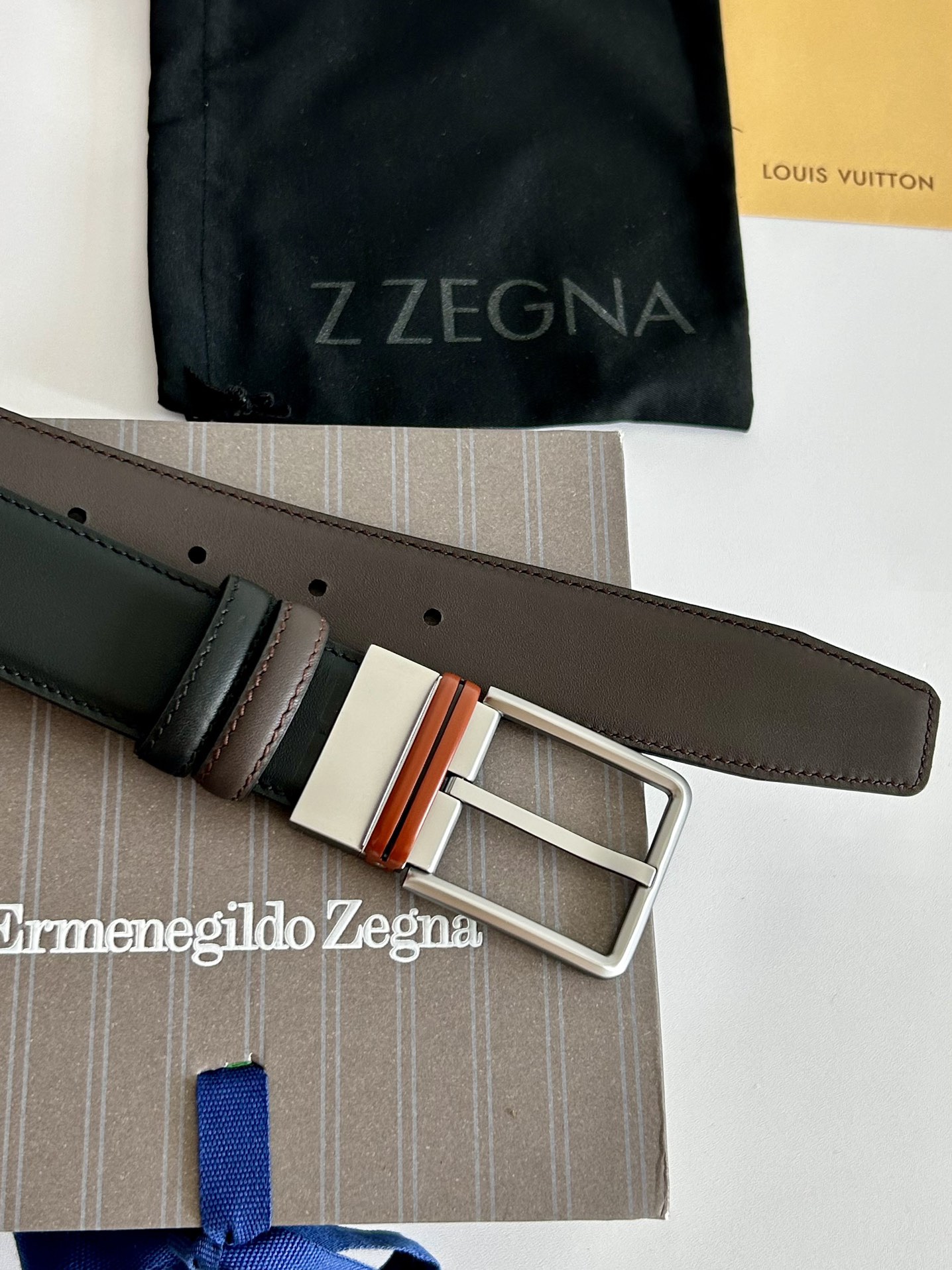 傑尼亞【Zegna】何謂當代男士 活動造型 系列，新款純銅旋轉針扣，雙面可用 隨心搭配，寬3.5cm，男士風尚的全新概念.