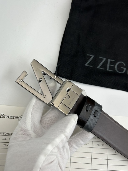 傑尼亞【Zegna】何謂當代男士 活動造型 系列，新款純銅旋轉Z字扣，雙面可用 隨心搭配，寬3.5cm，男士風尚的全新概念.