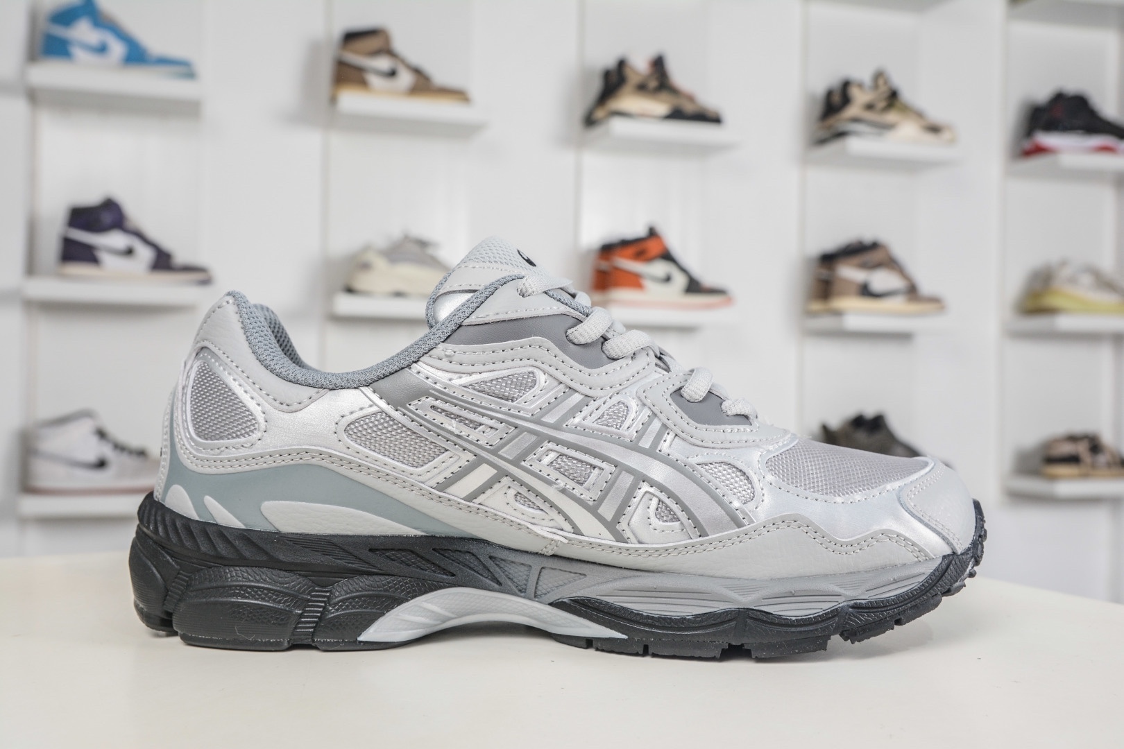 Asics Gel-NYC 亞瑟士運動休閒透氣專業跑鞋 
貨號: 1203A280 020
尺碼：36 37 37.5 38 39.5 40 40.5 41.5 42 42.5 43.5 44 45