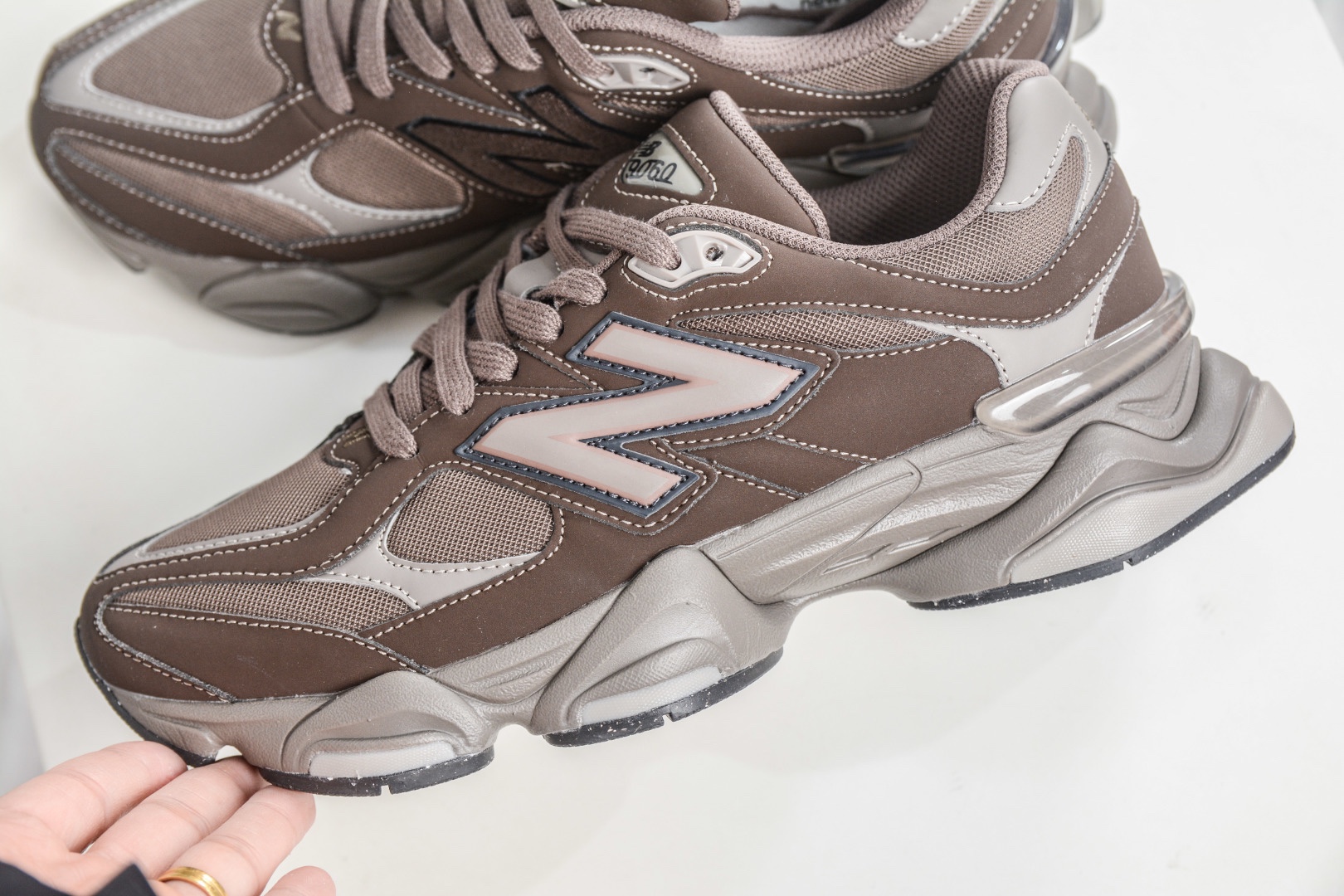 新百倫New Balance NB9060 巧克力棕 U9060493 全
Size：36 37 37.5 38 38.5 39 40 40.5 41 42 42.5 43 44 45 45.5 46.5