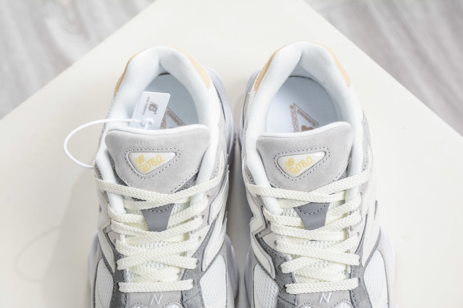 新百倫New Balance NB9060 米灰 U9060AUB 
Size：36 37 37.5 38 38.5 39 40 40.5 41 42 42.5 43 44 45 45.5 46.5