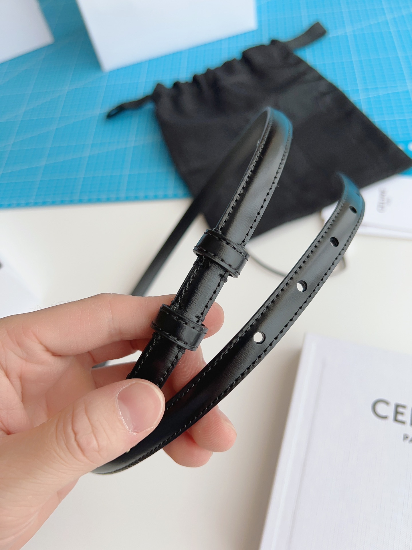 《CELINE》塞琳🇫🇷法國原廠皮料，黑色全皮 品質毋庸置疑 ，沒有更好，寬1.3cm