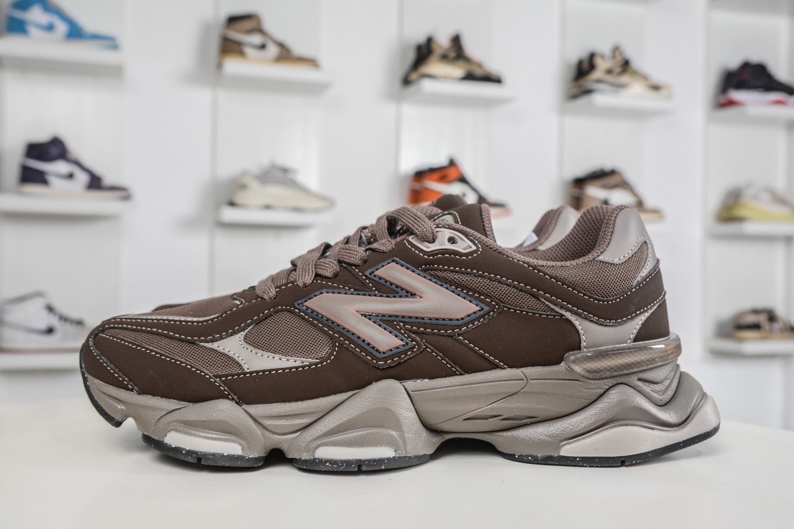 新百倫New Balance NB9060 巧克力棕 U9060493 全
Size：36 37 37.5 38 38.5 39 40 40.5 41 42 42.5 43 44 45 45.5 46.5