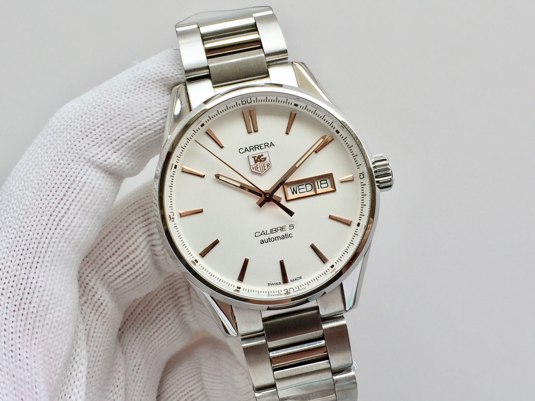 TAG泰格豪雅 卡萊拉系列WAR201A.FC6266 商務休閒款 中英文雙歷腕表 41毫米直徑 搭載2836 自動機械機芯 316L精鋼可配真皮錶帶 原裝折疊扣。